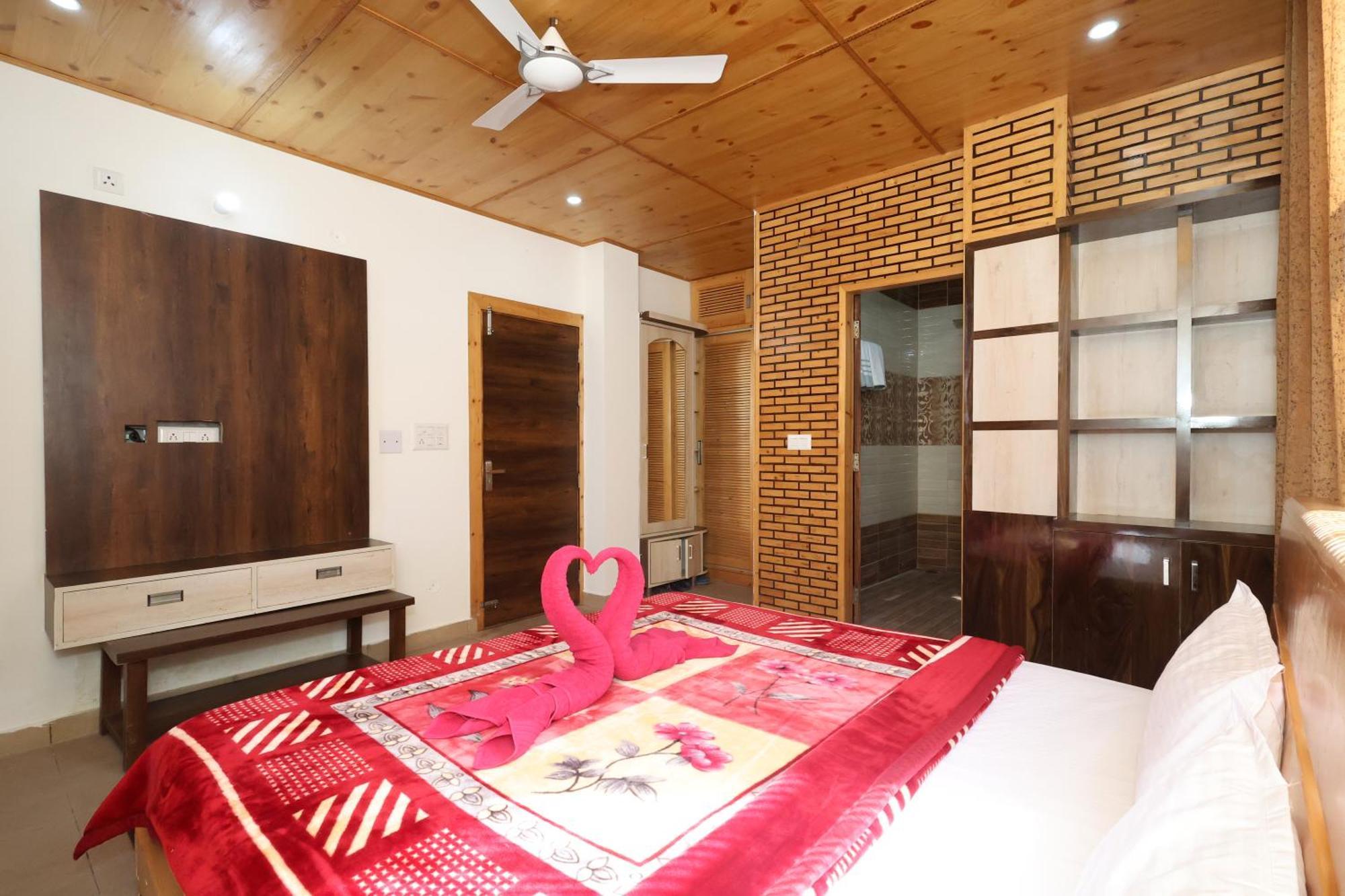 Апартаменты Cozy Heavenn 2Bhk I Kasauli I Mountain View 93O68I282O Экстерьер фото
