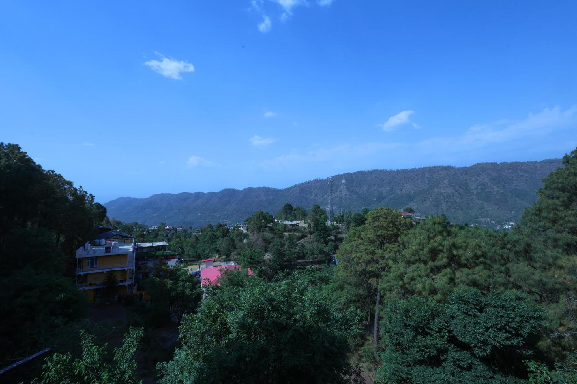 Апартаменты Cozy Heavenn 2Bhk I Kasauli I Mountain View 93O68I282O Экстерьер фото