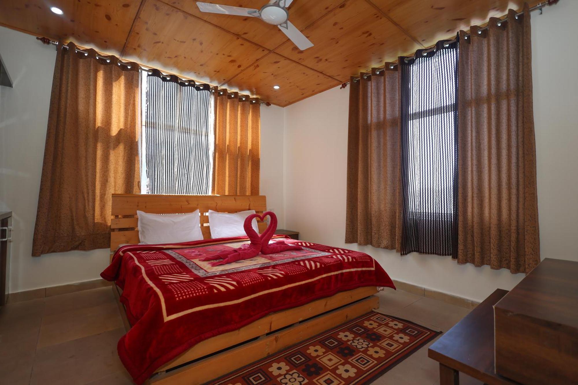 Апартаменты Cozy Heavenn 2Bhk I Kasauli I Mountain View 93O68I282O Экстерьер фото